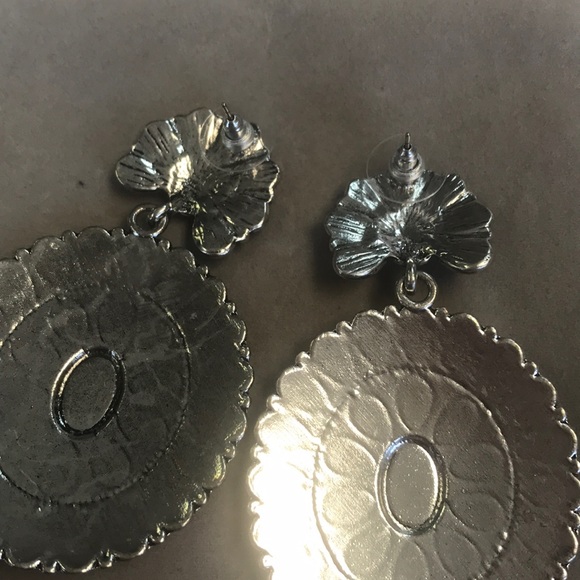 Multi colored earrings - Picture 2 of 3